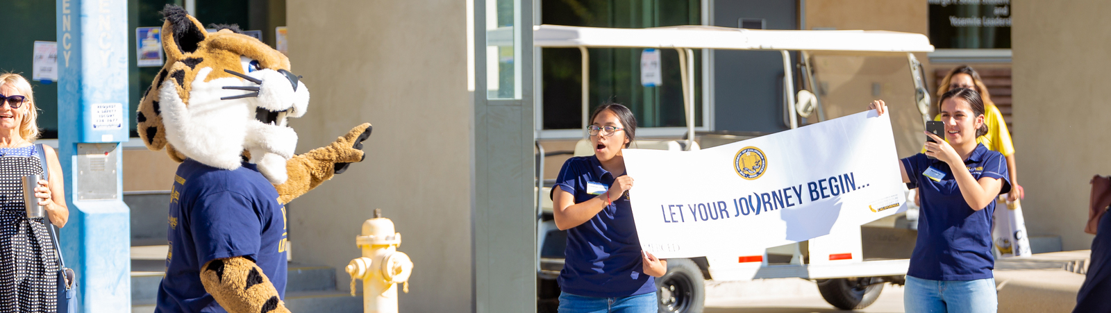 Rufus Bobcat welcomes incoming first-year students during the Bridge Crossing